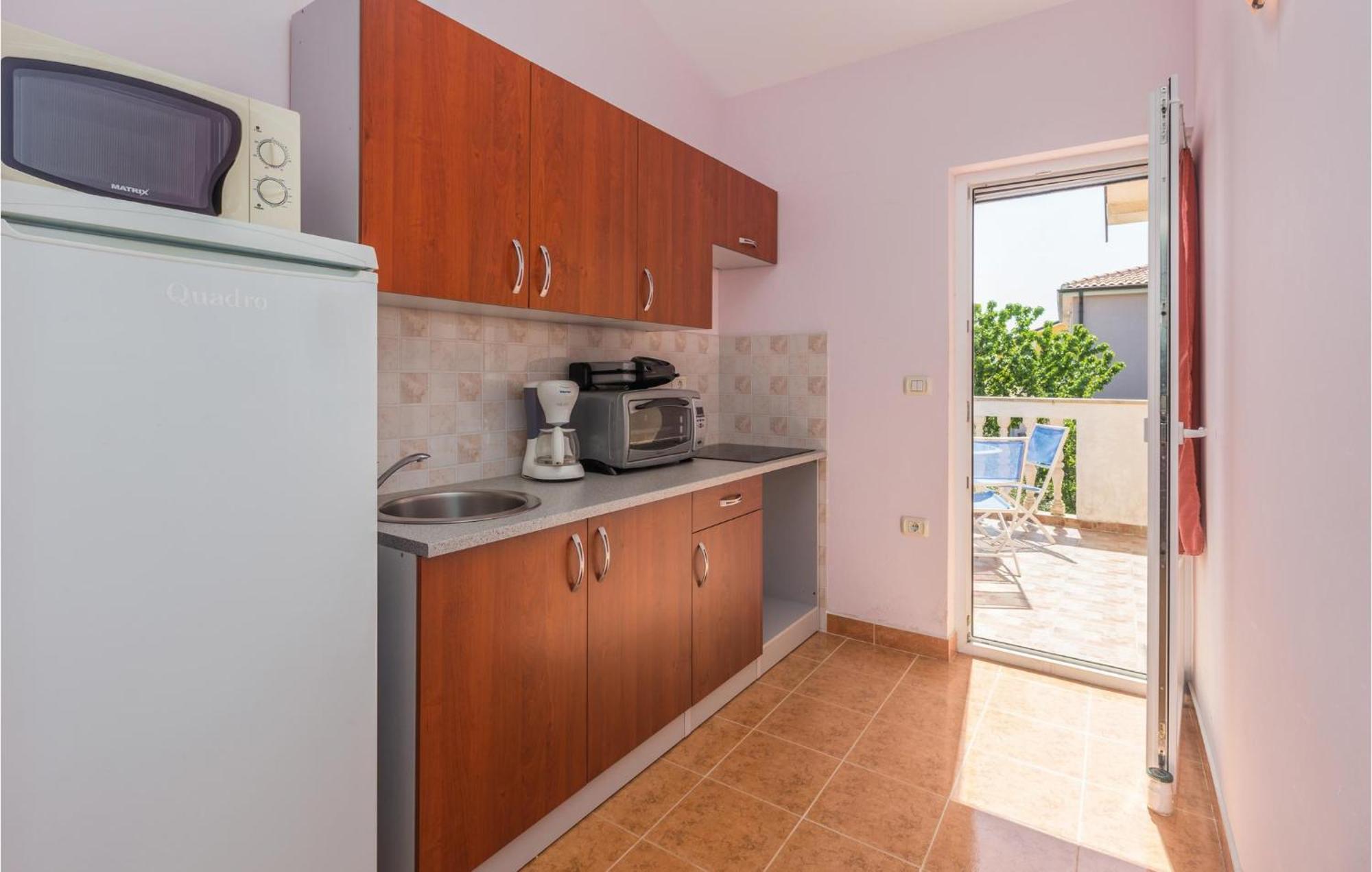 Nice Apartment In Kastel With Kitchen Eksteriør bilde